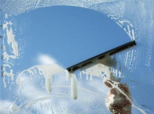 玻璃清洗消泡劑應用場(chǎng)景圖