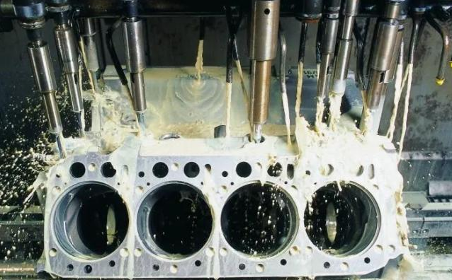 金屬清洗消泡劑應用場(chǎng)景圖